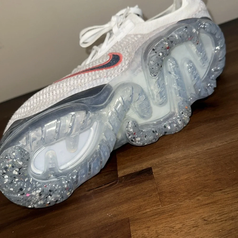 NWOT - Nike Vapormax flyknit wome size 9 - Picture 3 of 8